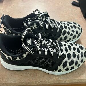 Avia Sneakers!! Brand NEW size 7.5